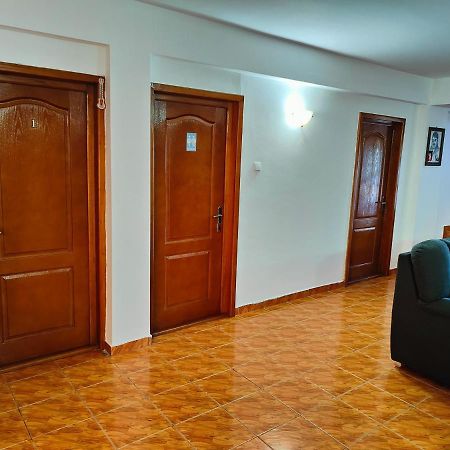 Vila Olimpica Hotel Костинещи Екстериор снимка