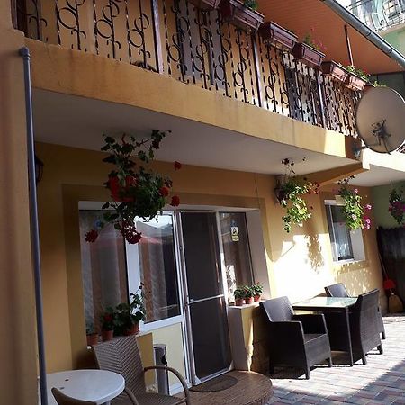 Vila Olimpica Hotel Костинещи Екстериор снимка