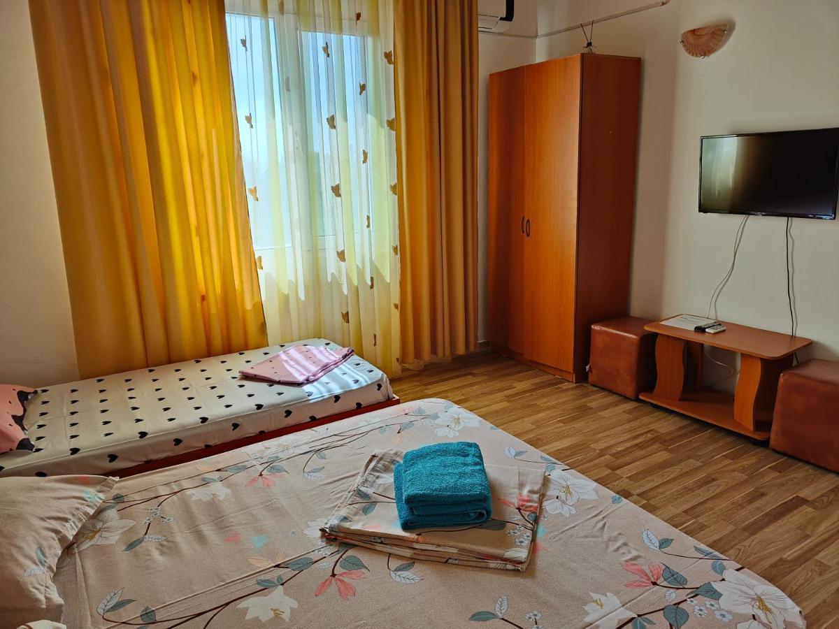 Vila Olimpica Hotel Костинещи Екстериор снимка