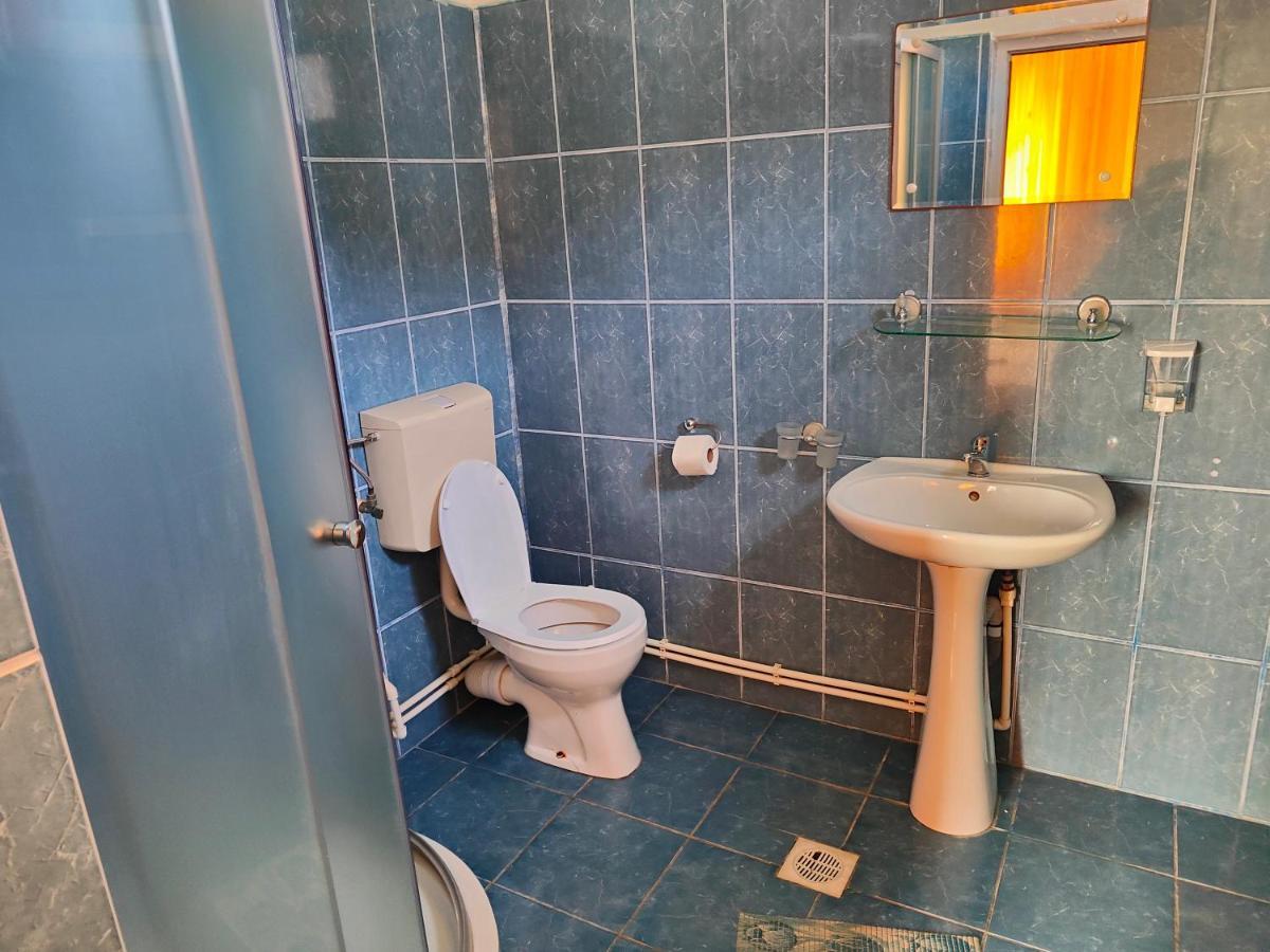 Vila Olimpica Hotel Костинещи Екстериор снимка