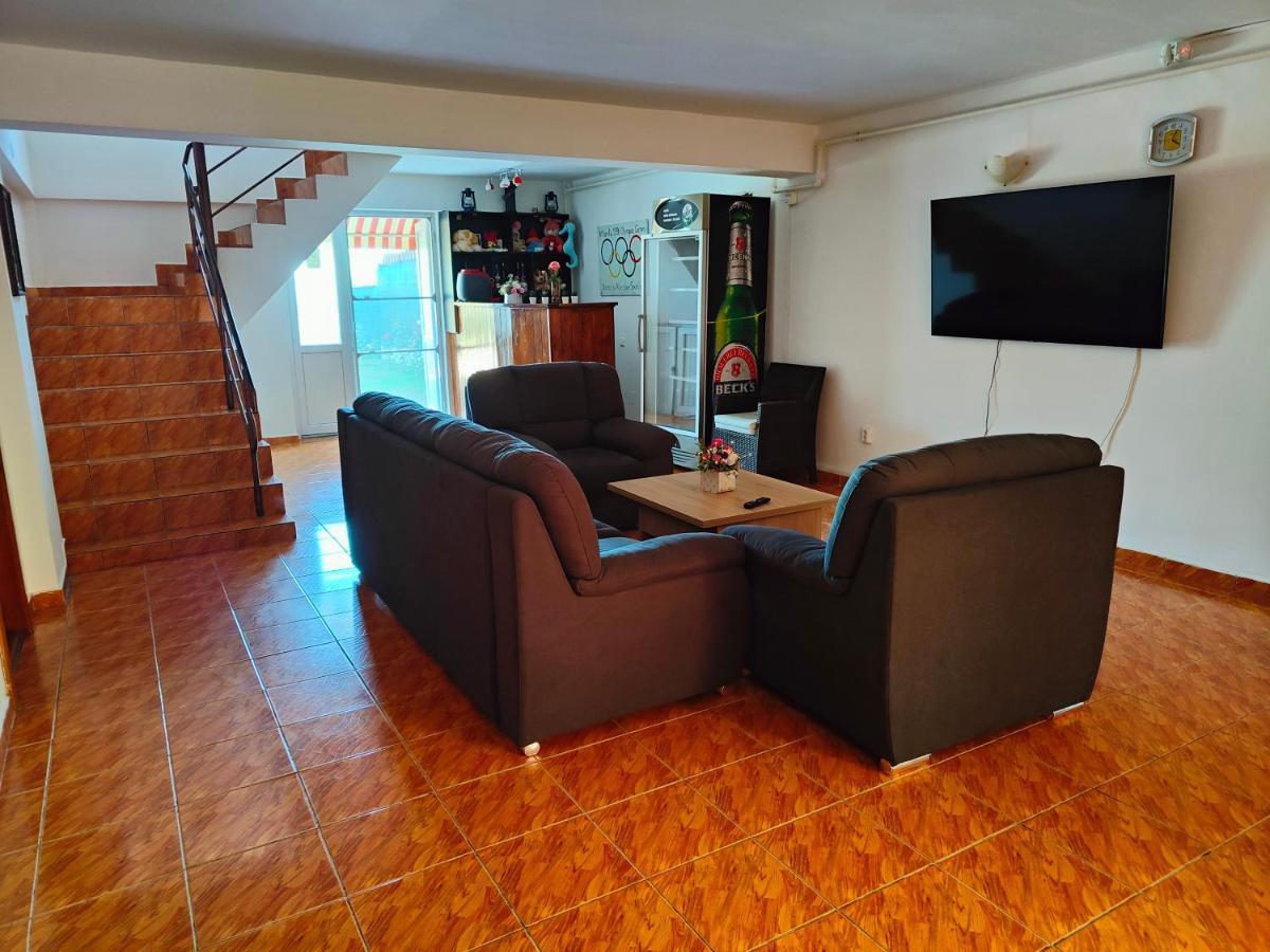 Vila Olimpica Hotel Костинещи Екстериор снимка