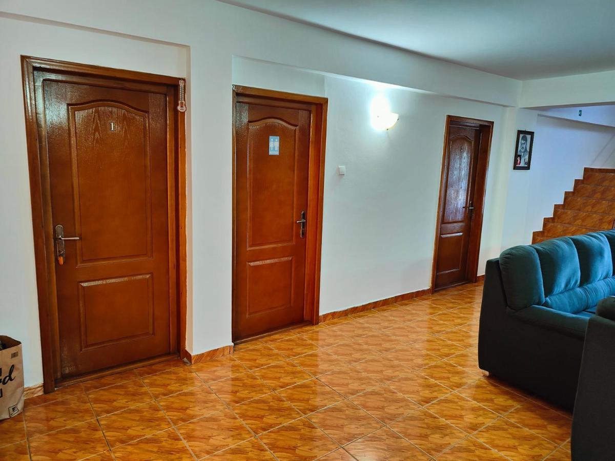 Vila Olimpica Hotel Костинещи Екстериор снимка