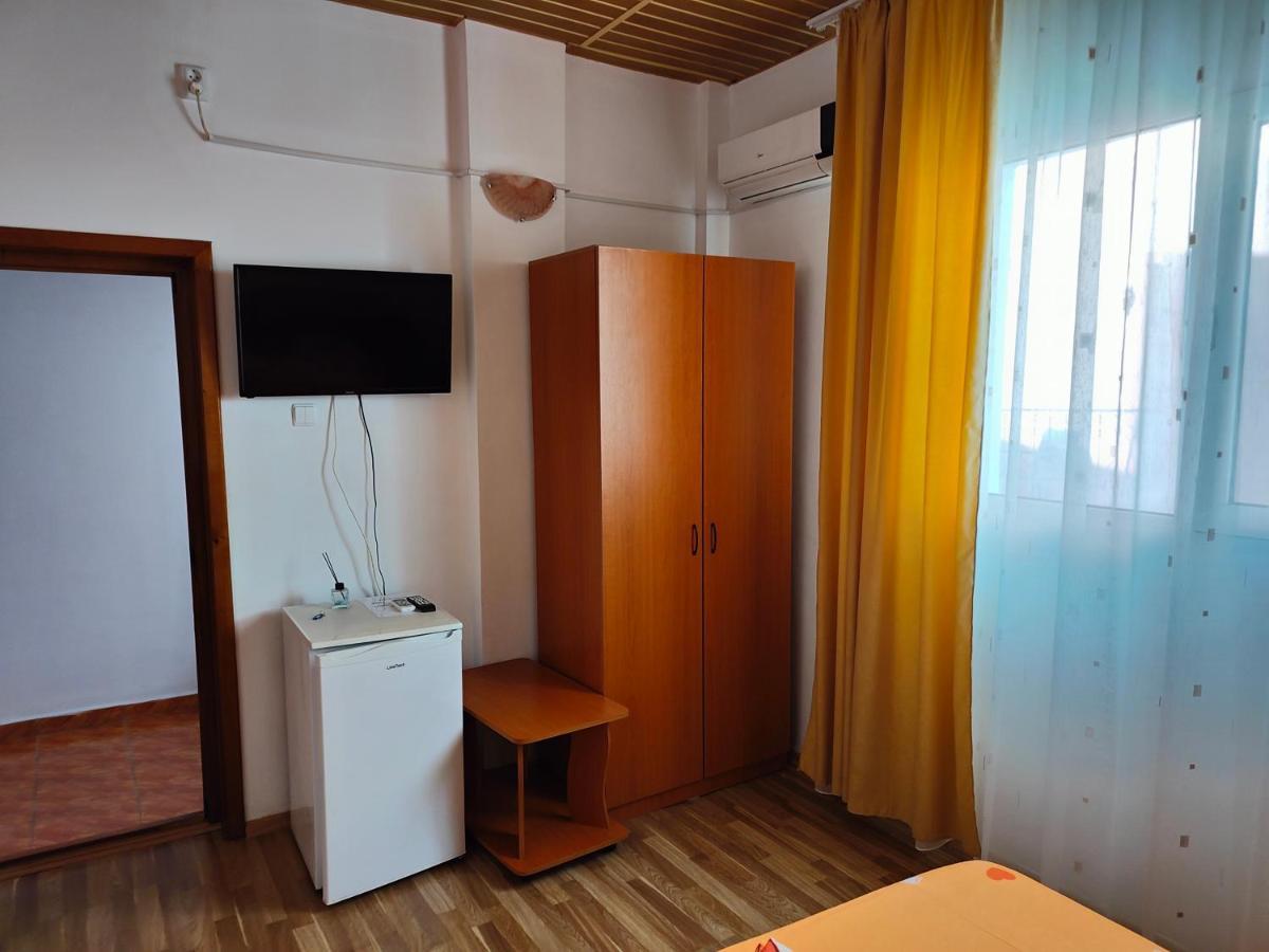 Vila Olimpica Hotel Костинещи Екстериор снимка