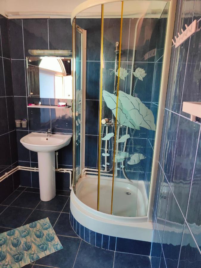 Vila Olimpica Hotel Костинещи Екстериор снимка