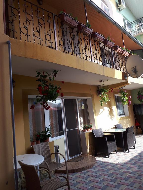 Vila Olimpica Hotel Костинещи Екстериор снимка